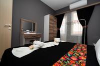 Esquire Hotel & Lounge