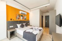 Leonis Hotel