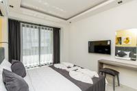 Leonis Hotel