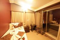 Deluxe Hotel