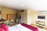 Roncalli Park Suites