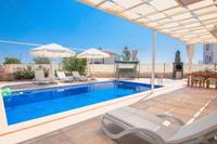 Villa Umut by Akdenizvillam
