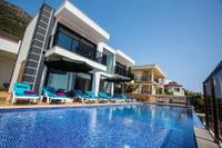 Villa Roza by Akdenizvillam