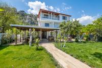 Ayris Hotel