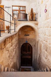 Bayar Cave Suites