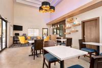 Days Inn & Suites by Wyndham Houston Hobby Airport