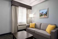 Days Inn & Suites by Wyndham Houston Hobby Airport