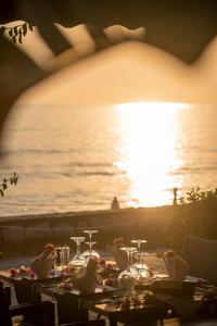 Side Beach Club