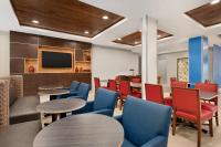 Holiday Inn Express and Suites Lavonia