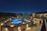 Holiday Cave Hotel