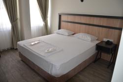 Piyes Otel