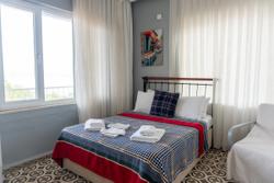 Lacivert Otel