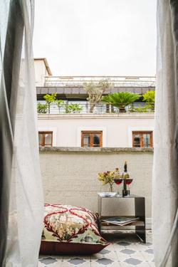 West Pera Hotel