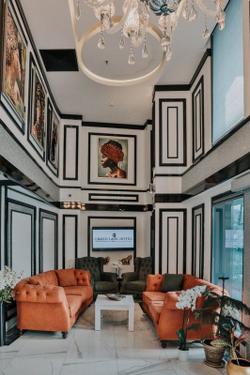 Grand Lark Hotel