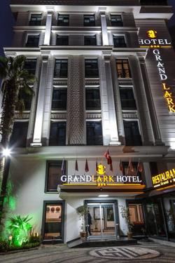 Grand Lark Hotel
