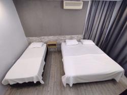 1989 Hotel Sebat