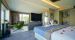 Rudis Deluxe Hotel