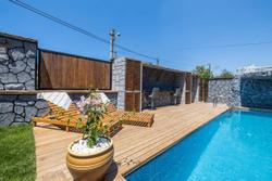 Home 02