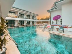 S-Cape Hotel