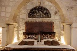 Shadow Cave House
