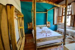 Otel Wood House