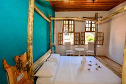 Otel Wood House