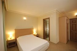Maki 1 Hotel