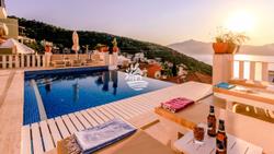 Villa Ketchy