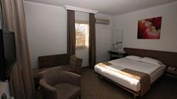 Kardeş Otel