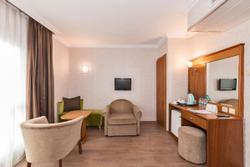 Grand Rue Hotel