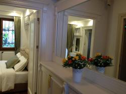 La Petita Maison Hotel