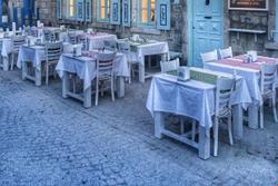 Saki Alaçatı Otel & Meyhane