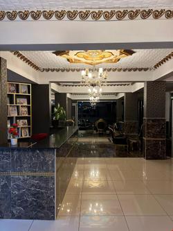 Grand Black Hotel