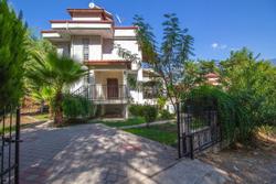 Brookland Paris Villa