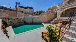 Capp Royal Cave Hotel
