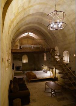 Evanthia Cave Suites