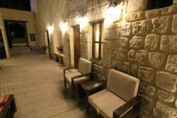 Tafana Cave Stone Lodge