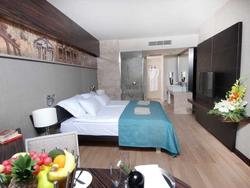 Commodore Elite Suites & Spa