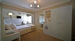 Royce Hotel