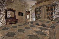 Shoestring Cave House