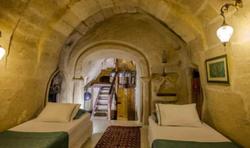 Patiska Cave House