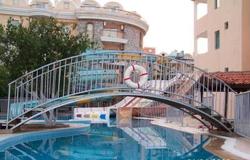 Club Caprice Suites