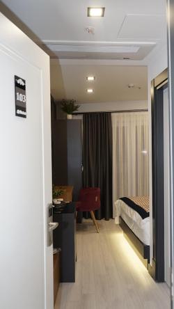 La Vita Suites
