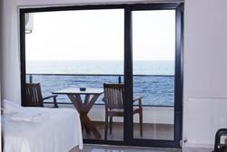 The Lavington Beach Hotel