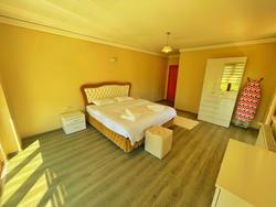 Lustra Garden Suite
