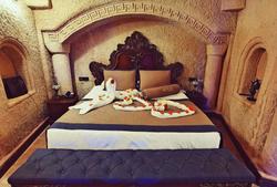 La Perla Cave Hotel