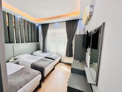 Crowned Plus Hotel