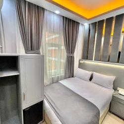Crowned Plus Hotel