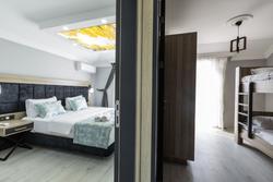 Life Pool Suite Hotel