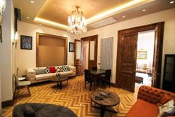 Maroon Bosphorus